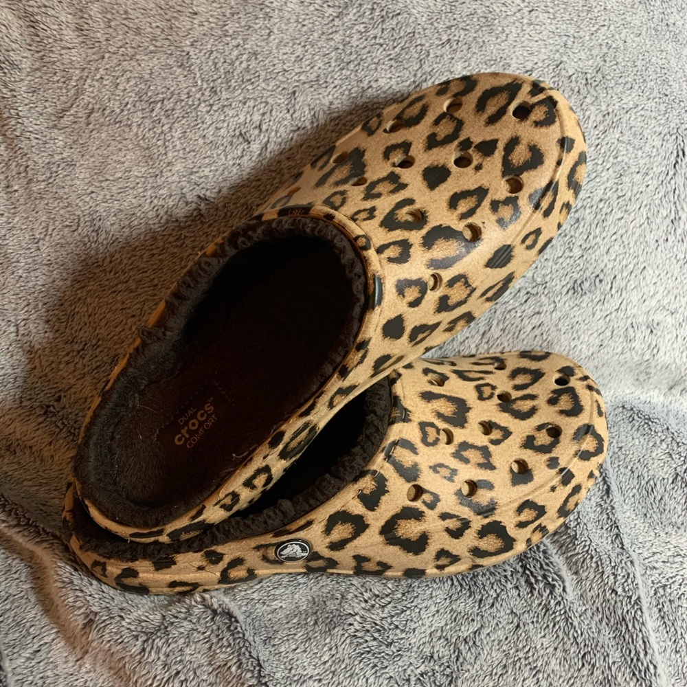Crocs Cheetah Print Clogs sz 9